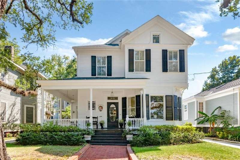 1223 Selma st Heart of Oakleigh