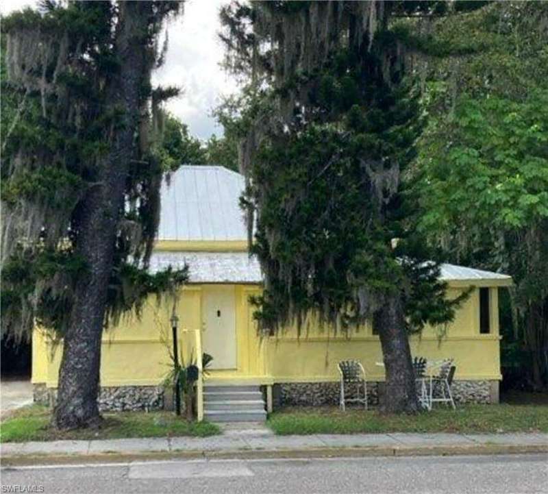 View of obstructed view of property