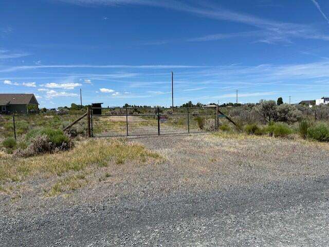 Gate at front
