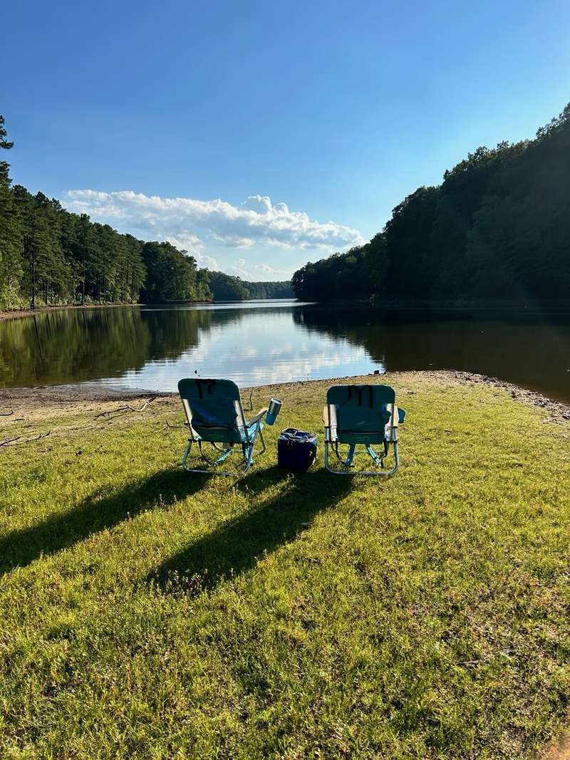 Walk down to your lake view and enjoy paddle boarding, canoeing, watching sunsets or just sipping an ice cold beverage.