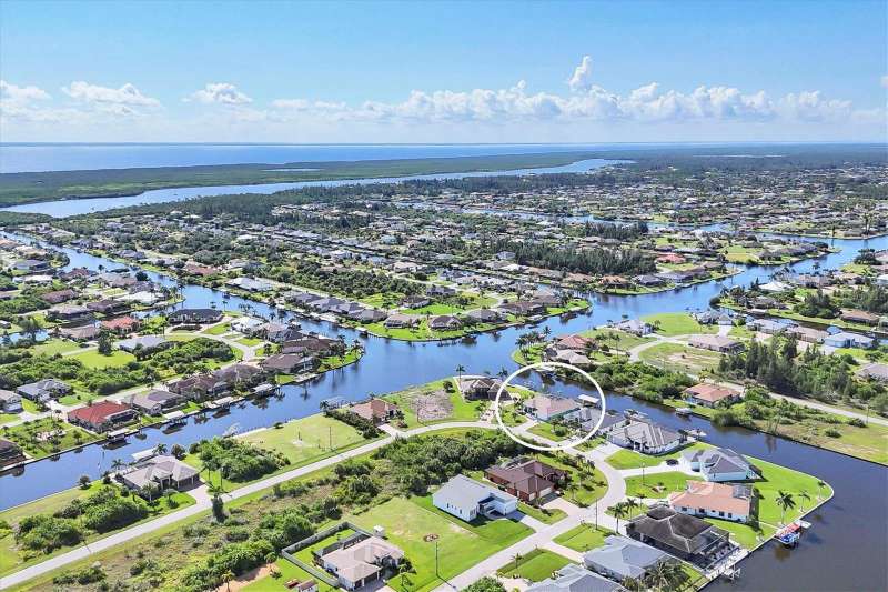 Stunning views of the canal intersection