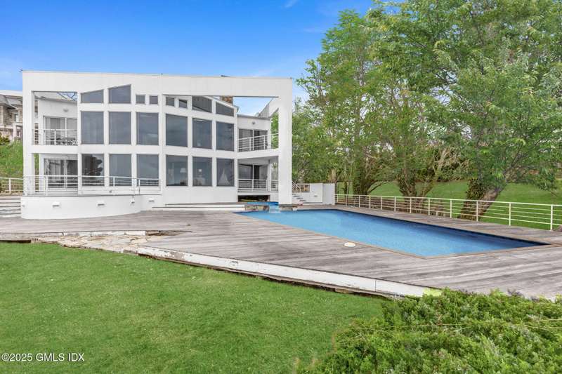 42-web-or-mls-111-byram-shore-rd