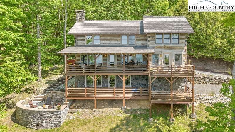 Come see this Stonebridge 3 bedroom, 3 bath antiqu