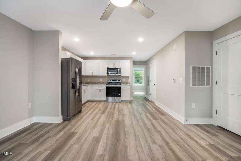 L3 Kitchen Far