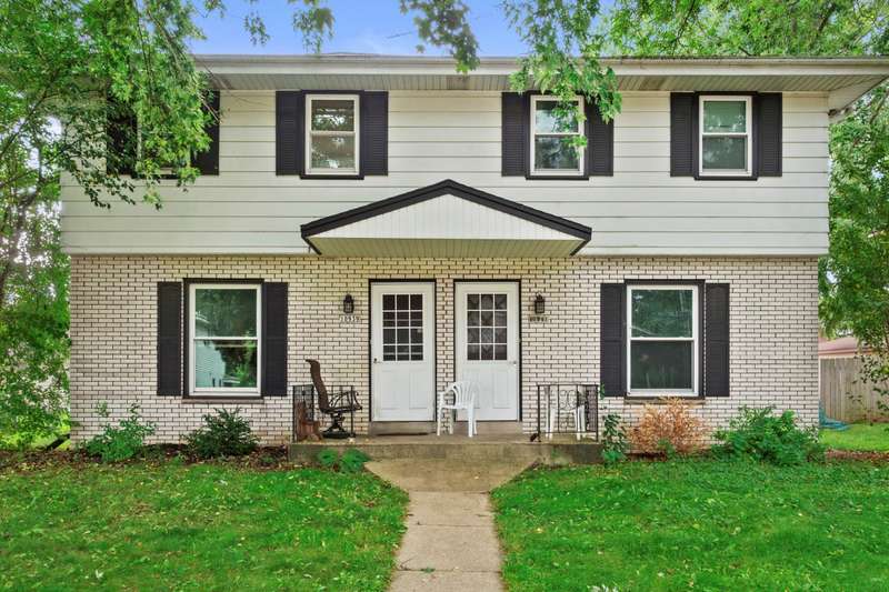 2 3/1.5 Townhome Style Duplex