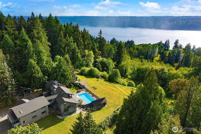 Welcome to the loveliest home on Vashon Island.