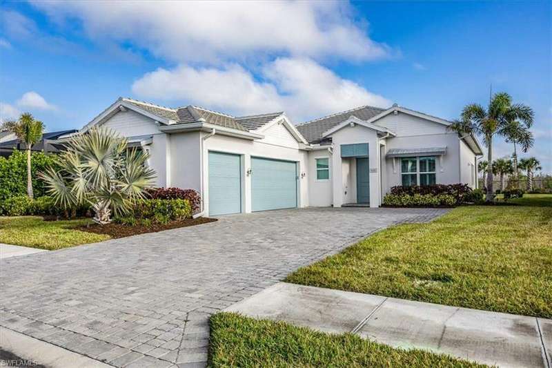 View of front facade with a garage and a front lawn