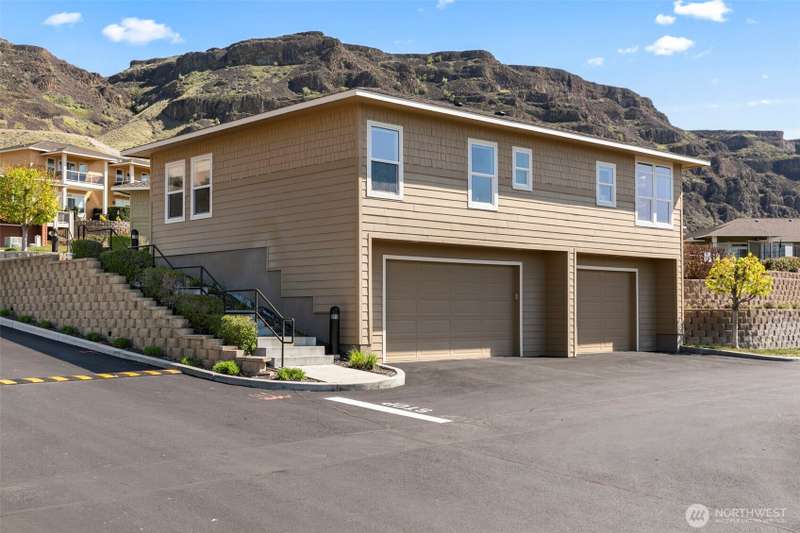 Rare Standalone Bungalow.  Massive 1183sf Garage