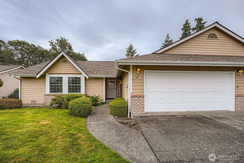 Awesome 1 story in gated community