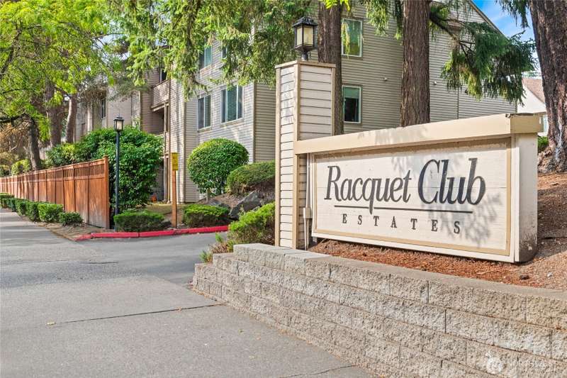 Great complex next to Pro Club & Microsoft