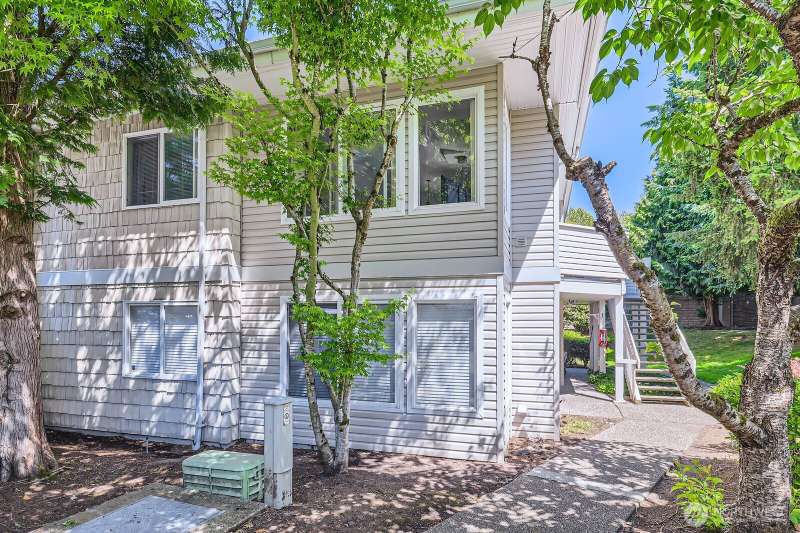 End Unit - Corner Condo - Top Floor