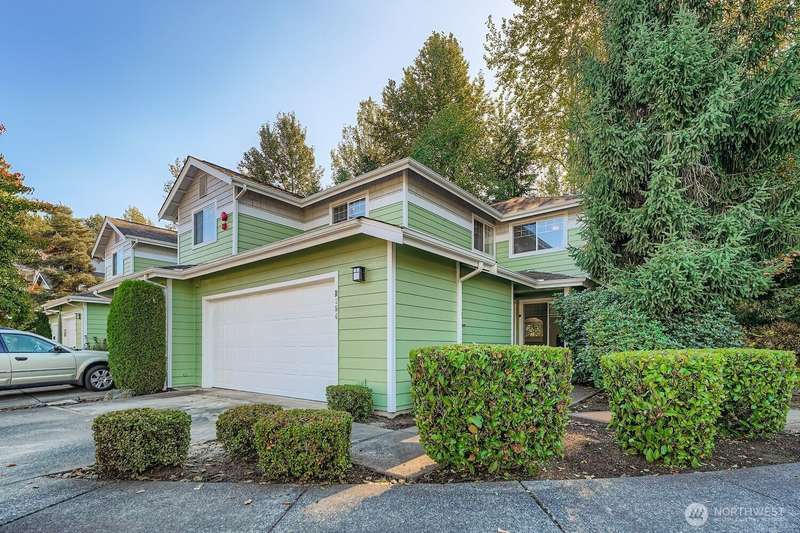 Beautifully updated end-unit townhome in Molasses Creek!
