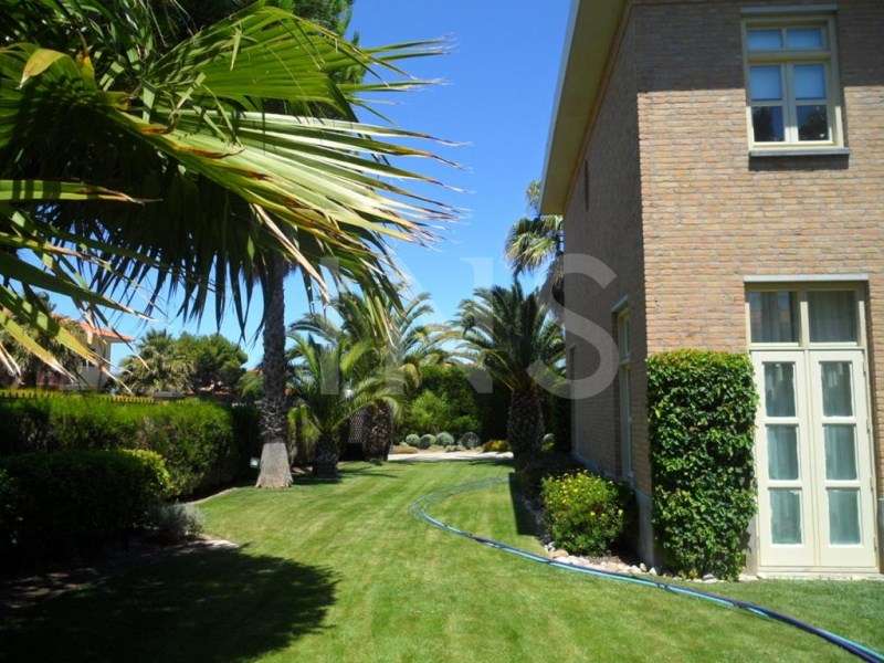 Moradia para venda situada em condomnio de luxo no Norte da Quinta da Marinha