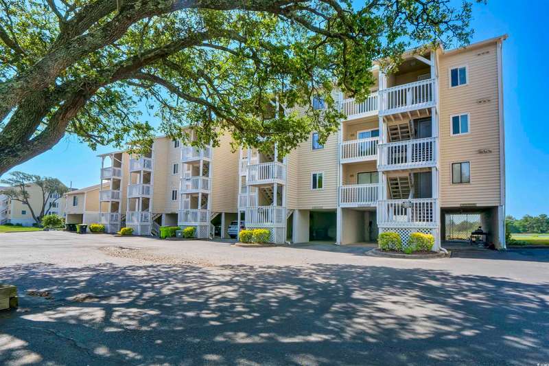 View of apartment building / complex