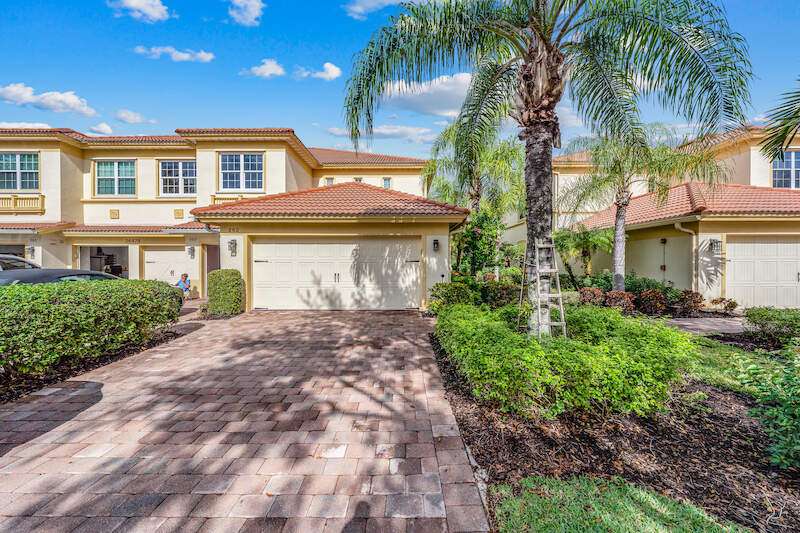 Expansive Great room area.