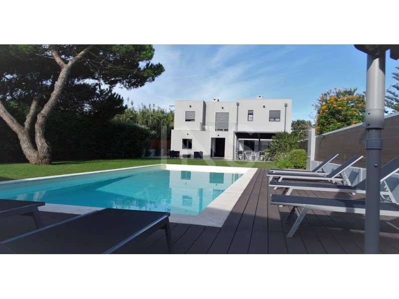 Villa contempor?nea localizada na rea protegida do 'Parque Natural de Sintra Cascais'-Piscina