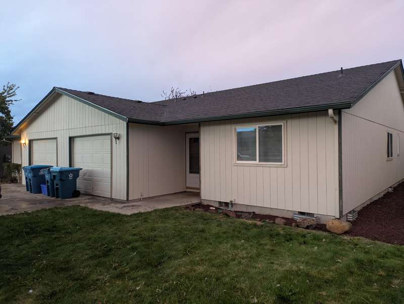 611 NE Larch Front