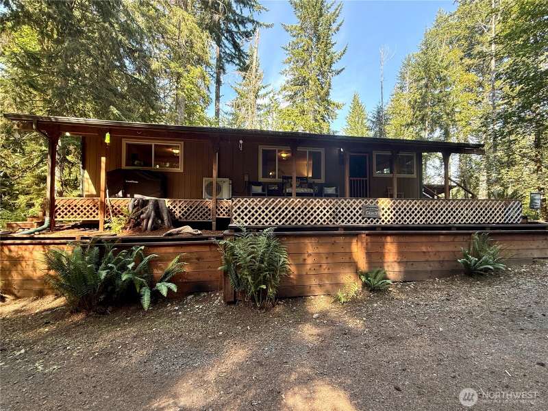 Ideal cabin in the woods! Perfect for weekend getaway, full-time living, or short-term vacation home!