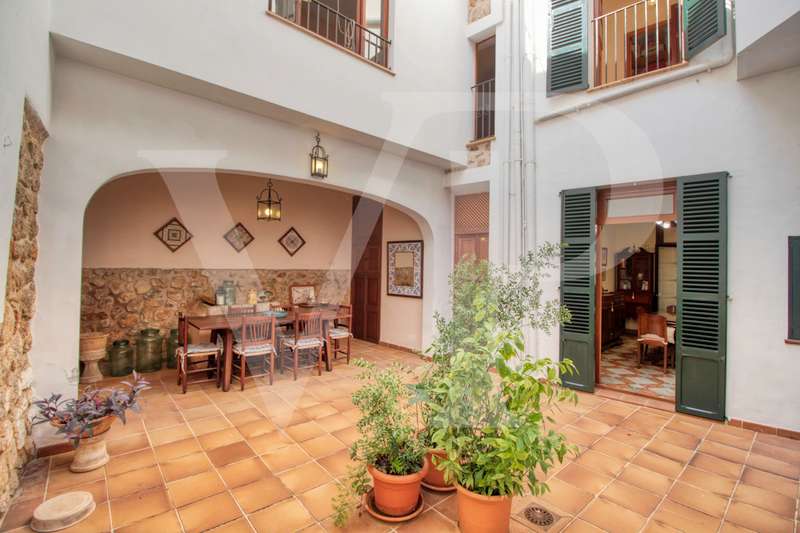 preciosa-gran-casa-señorial-en-dos-viviendas-en-venta-en-el-centro-de-sóller-mallorca
