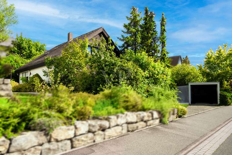 Hausansicht mit Garage