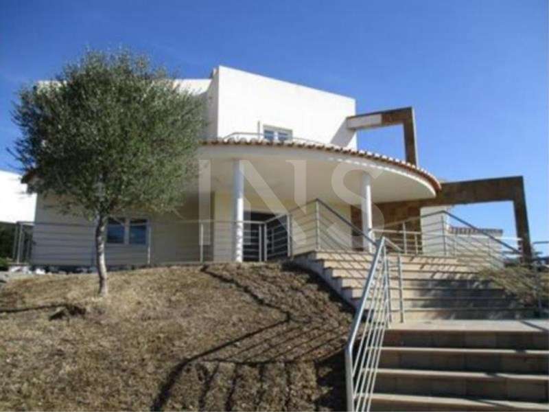 Moradia T4 com piscina para venda no Belas Clube de Campo.