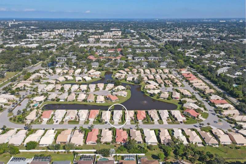 Beautiful tucked away in the heart of town Highland Lakes