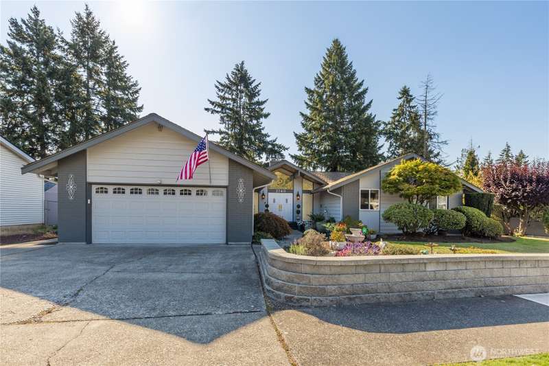 Welcome home to this beautiful rambler with Mt Rainier views and a finished daylight basement!
