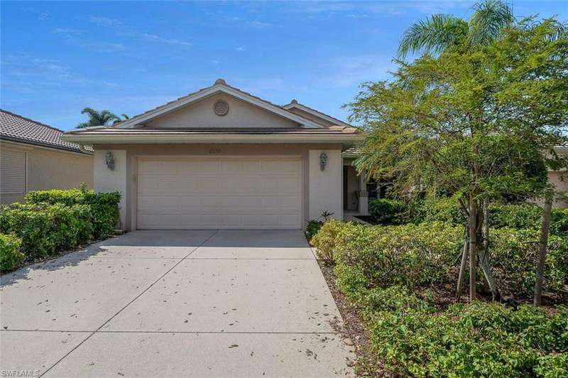 Ranch-style house featuring a garage