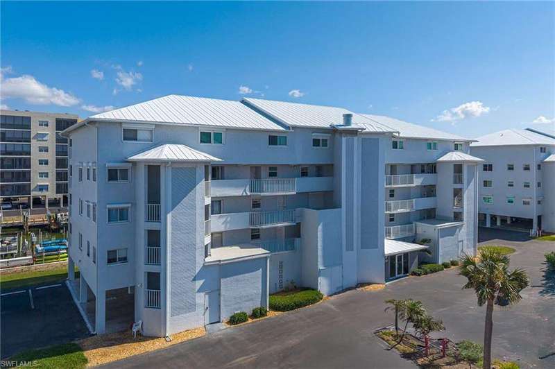 View of apartment building / complex