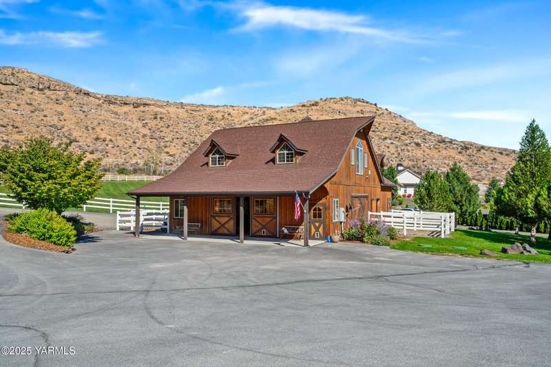 55_Barn with
