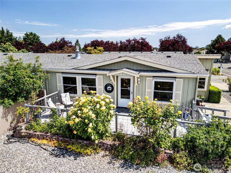 3 Bedroom, 2 bath 1,630 sq ft home in sunny Sequim.