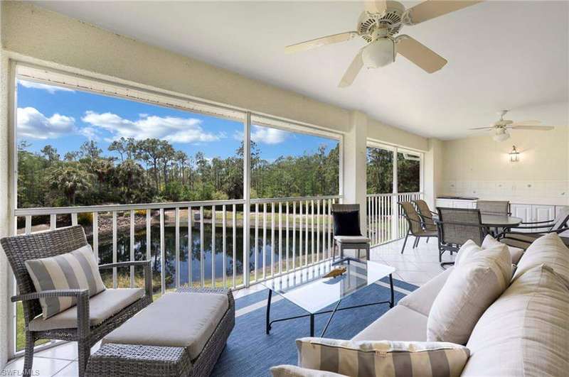 Large Screened in Lanai with lake view