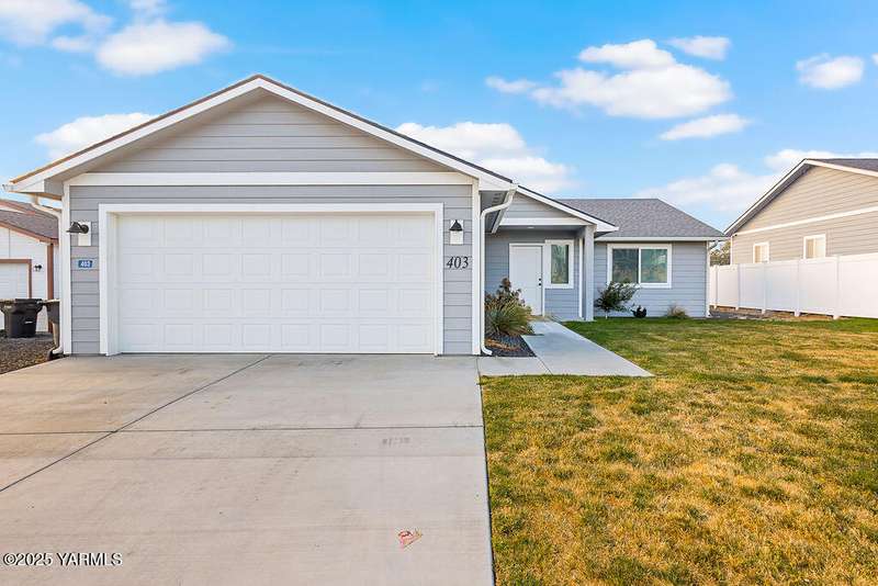 403PearDrExteriors-6