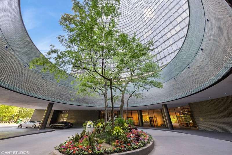 Lake Point Tower - entry