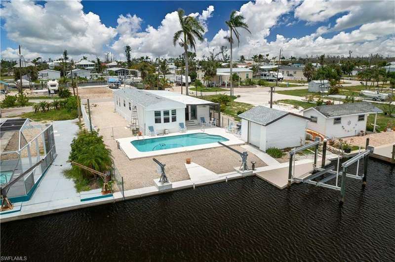 8000 lb. boat lift needs motors and small garage for golfcart