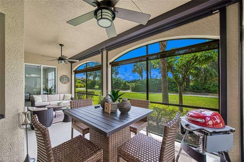 Sunroom with ceiling fan