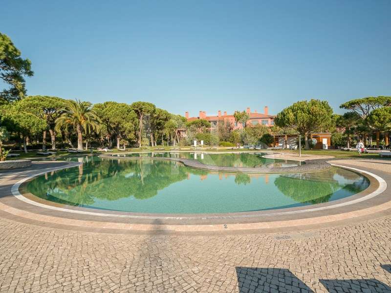 Apartamento para venda em condomi?nio de luxo em Cascais-piscina