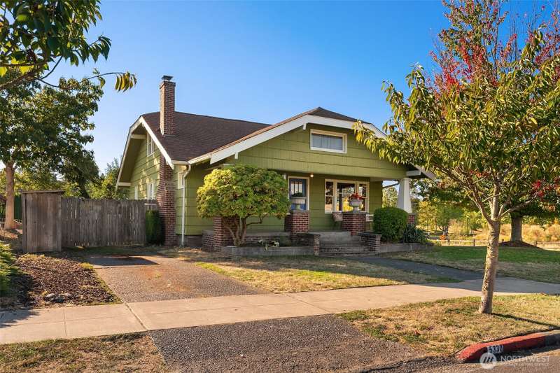 Welcome home to this lovely and gracious home. Live the good life here!
