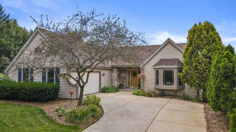 Gorgeous curb appeal!