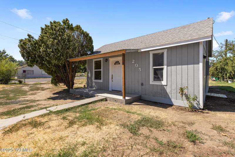205 4th Ave