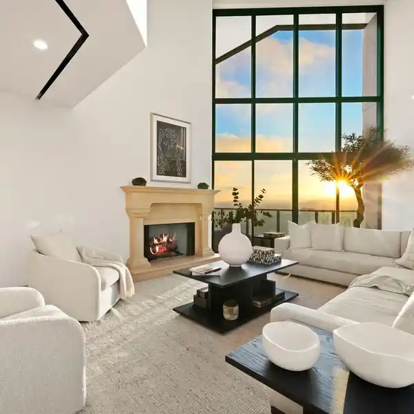Luxurious Penthouse with Breathtaking Views on Wilshire Corridor