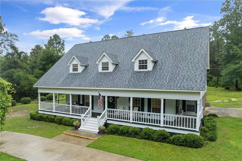 This home sits on 4.4 acres in popular Saraland on Radcliff Rd.