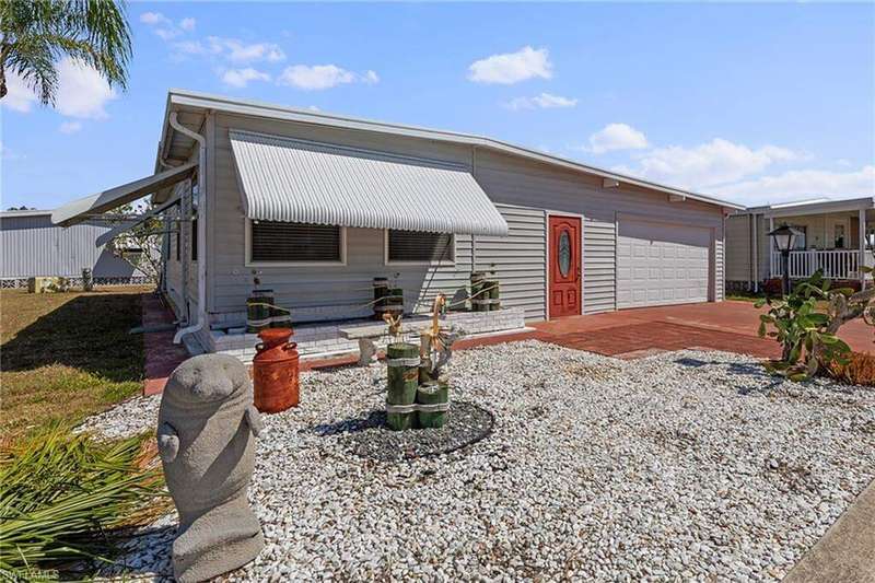 Manufactured / mobile home with an attached garage