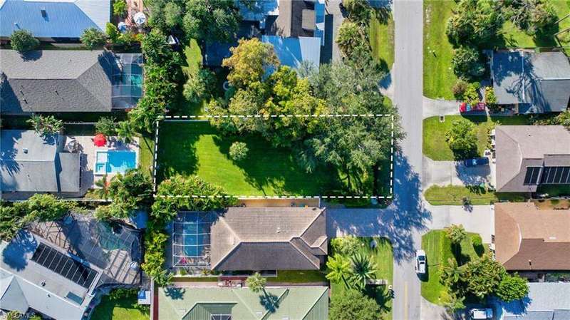 Aerial view of residential area featuring property boundaries highlighted