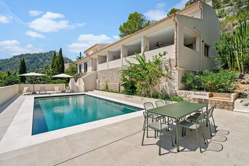 Luxuriöse-Villa-mit-Meerblick in-Pollensa