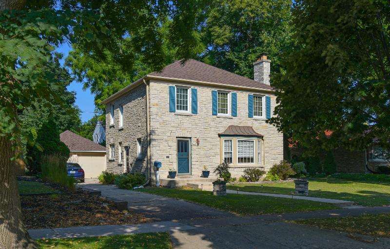 Gorgeous Stone Ravenswood Gem