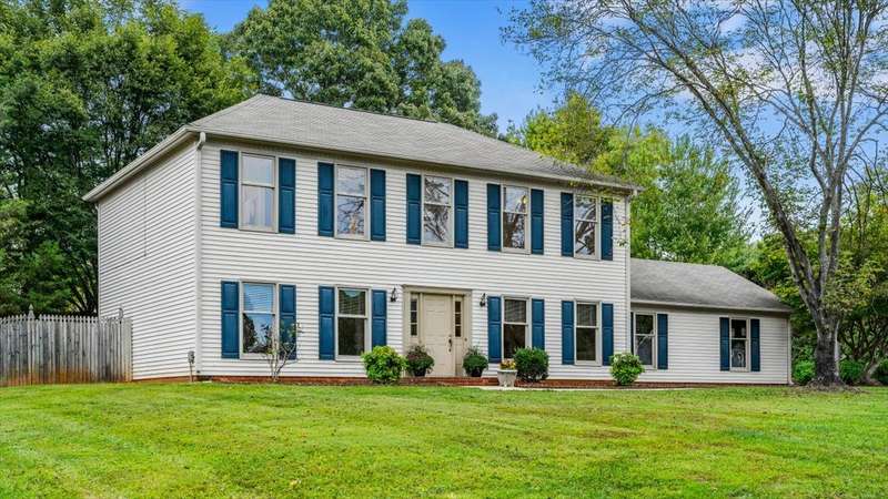 Versatile traditional floorplan with distinct living spaces