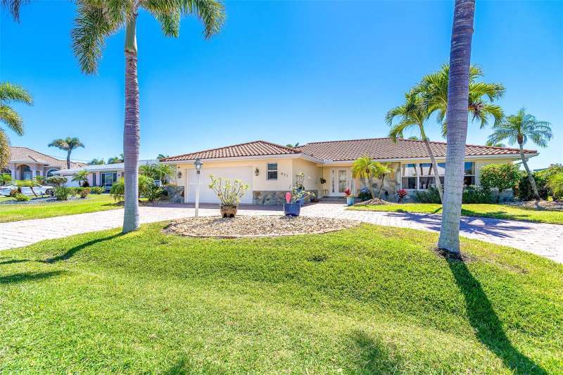 471 Capri Isle Ct is ready for you!