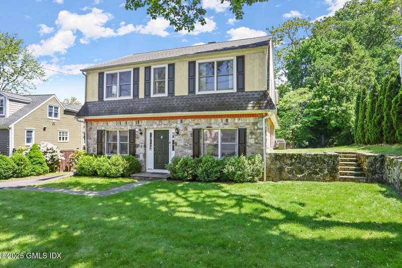 24 Sunshine Ave Riverside CT