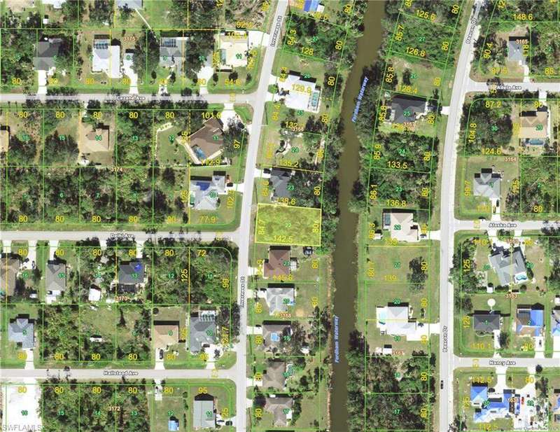Aerial view of residential area featuring property parcel outlined